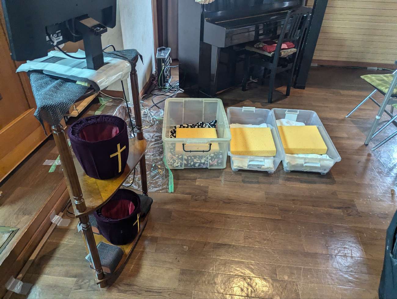 東郷町　雨漏りの応急処置の様子