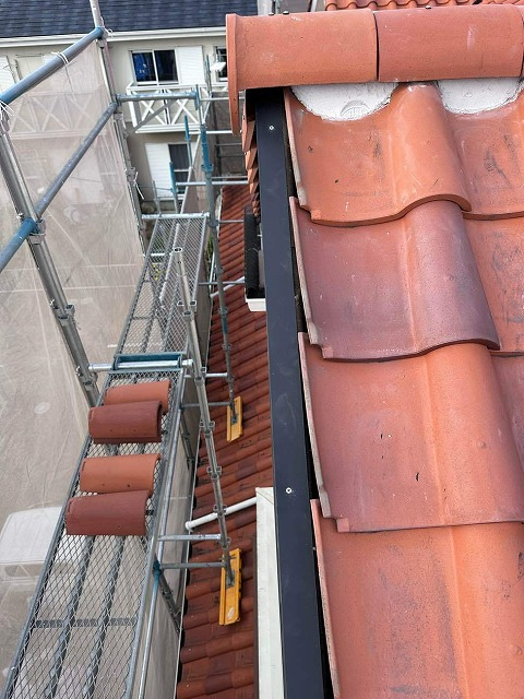 ケラバ部分の瓦を取り除いた様子