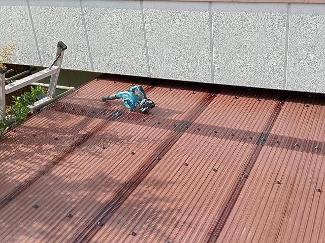 名古屋市緑区の倉庫屋根の工事状況