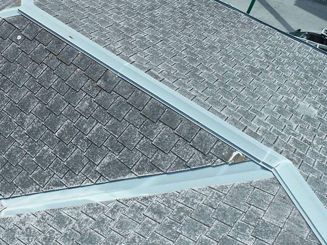 名古屋市緑区　屋根の棟板金部分の劣化状況