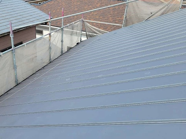 ガルバリウム合板の屋根を立平葺き