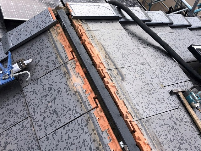 取り外した棟に芯材を入れた様子