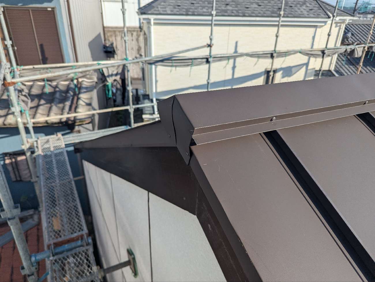 東郷町　屋根の先端部分の施工