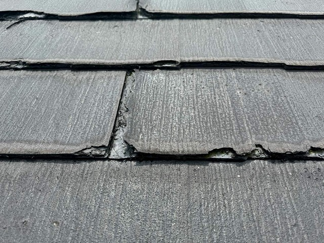 層状剥離が発生しているパミール屋根