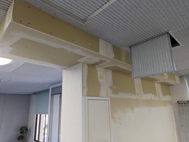 名古屋市緑区　会社天井の施工の様子