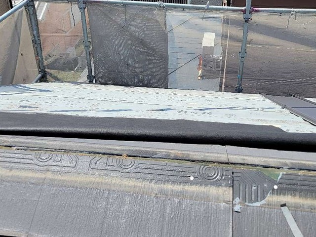 撤去された棟板金
