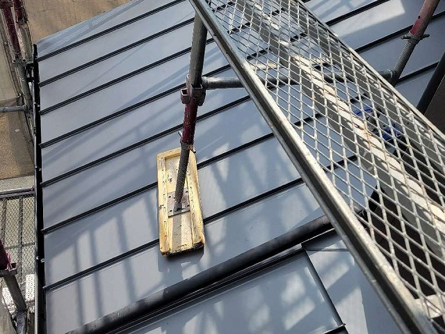 立平葺きされた屋根