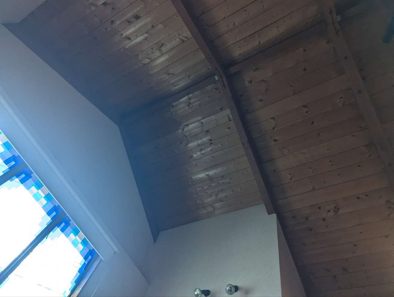 東郷町　雨漏りしている天井