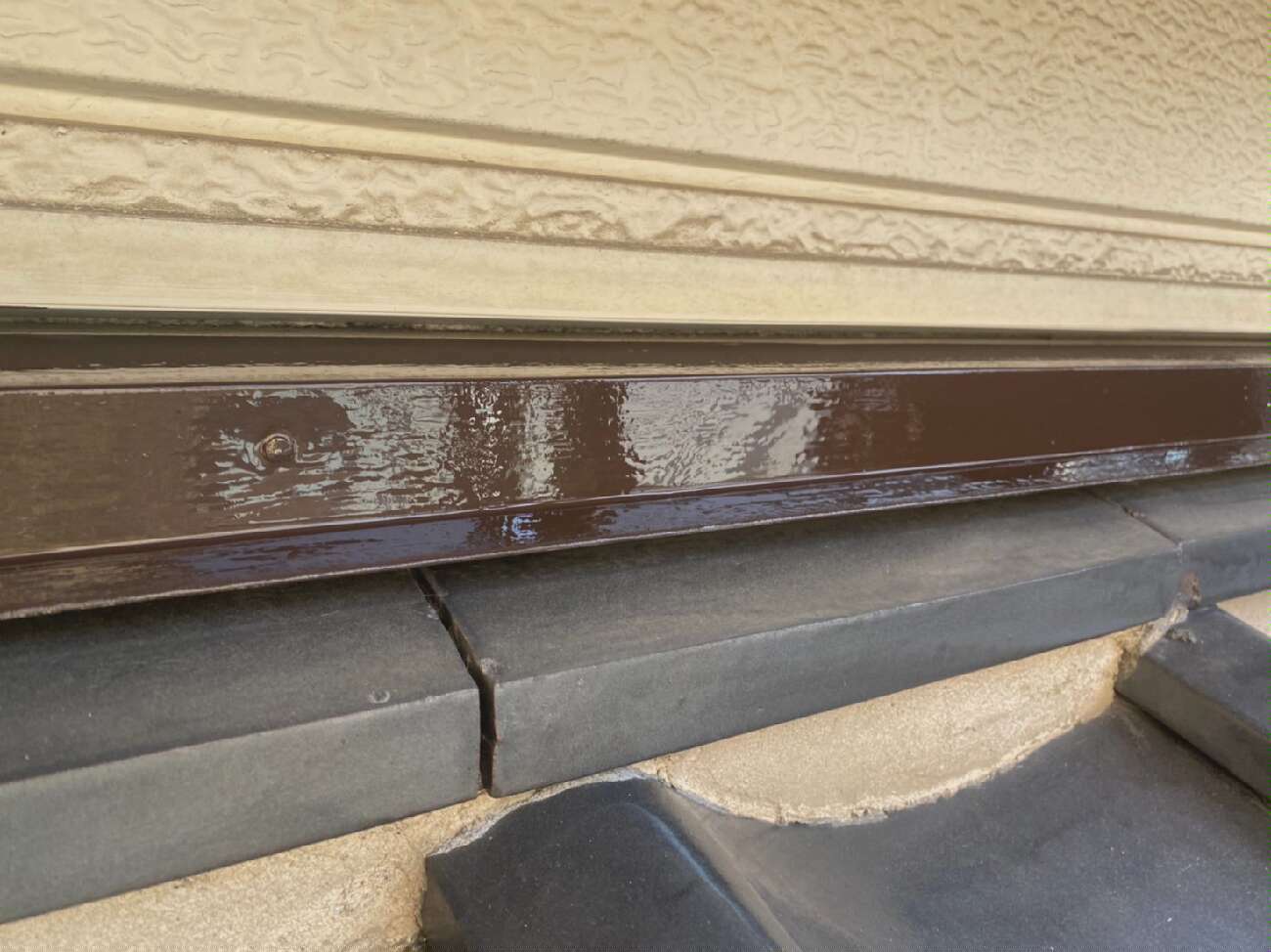 雨押え板金の塗装