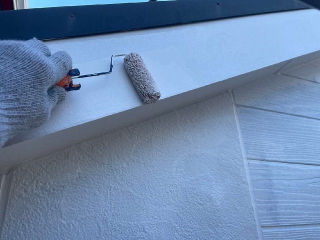 劣化して傷んでいた破風板の塗装施工