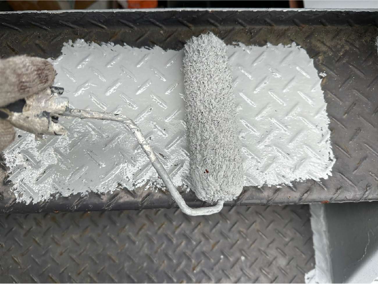 鉄骨階段を塗装