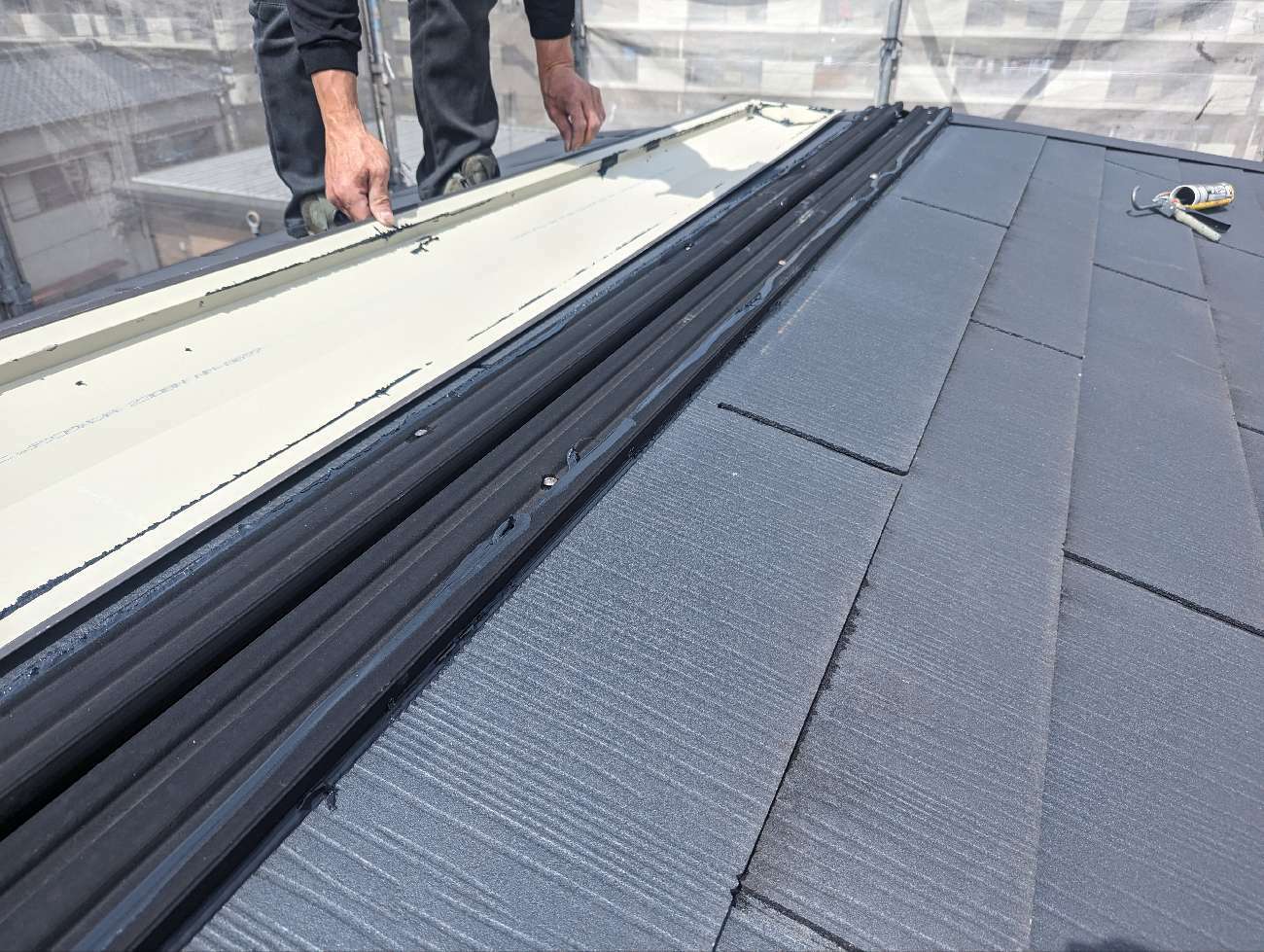 きれいに剥がれた棟板金