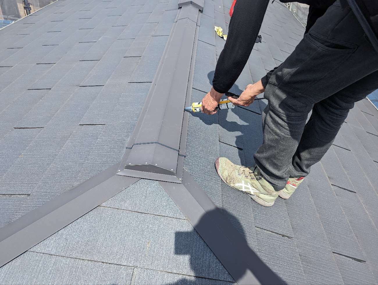 コーキング材を充填