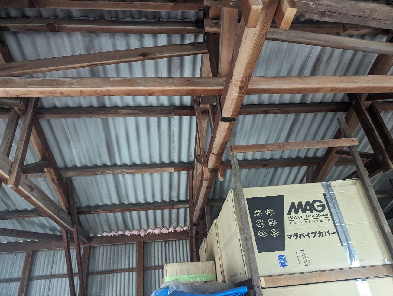 倉庫の屋根の状態