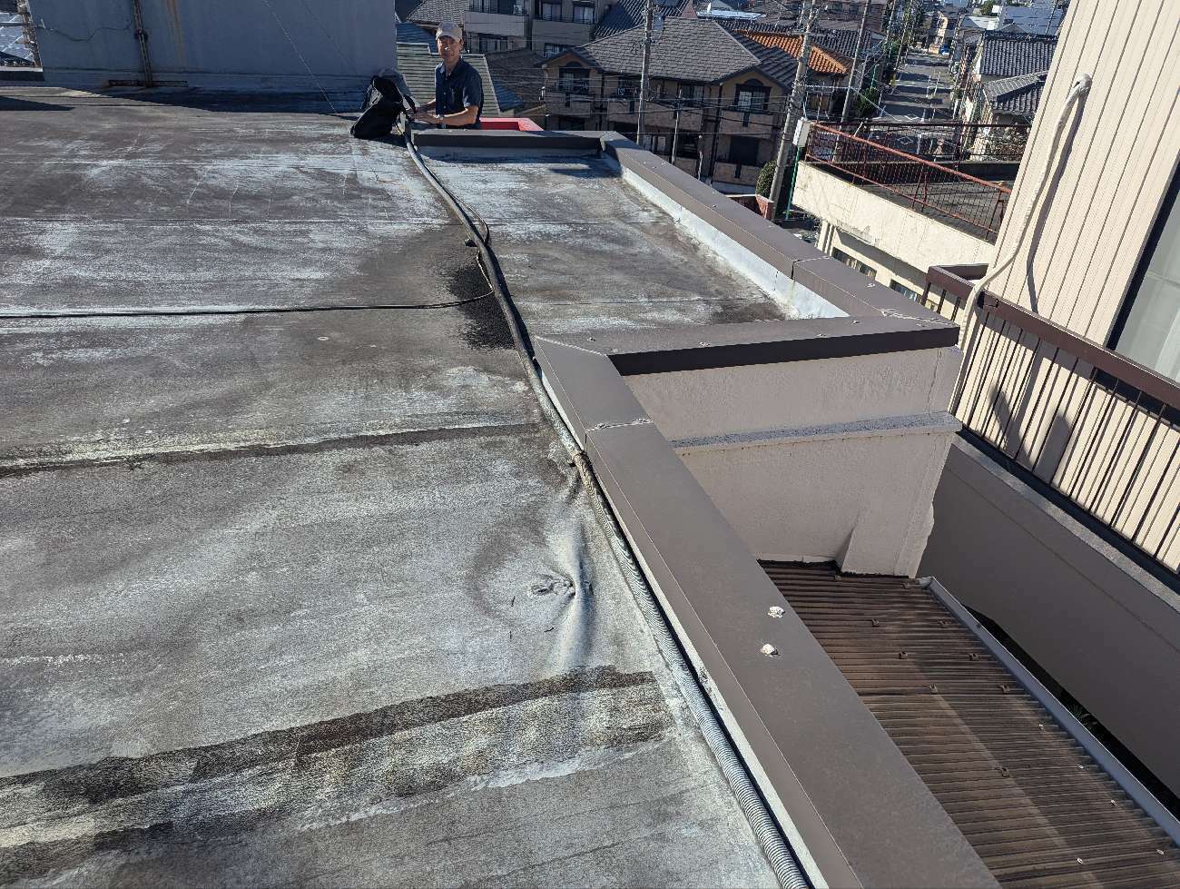 浮いた防水シート