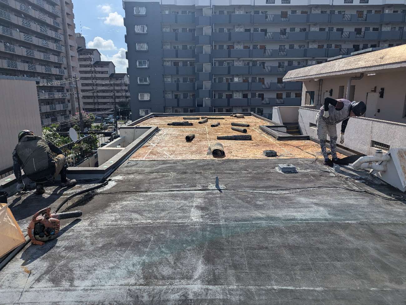 防水シートを剥がした屋上