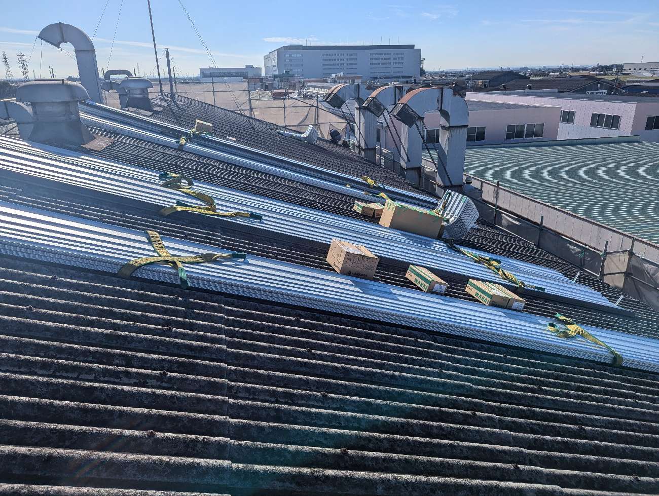 屋根施工の様子