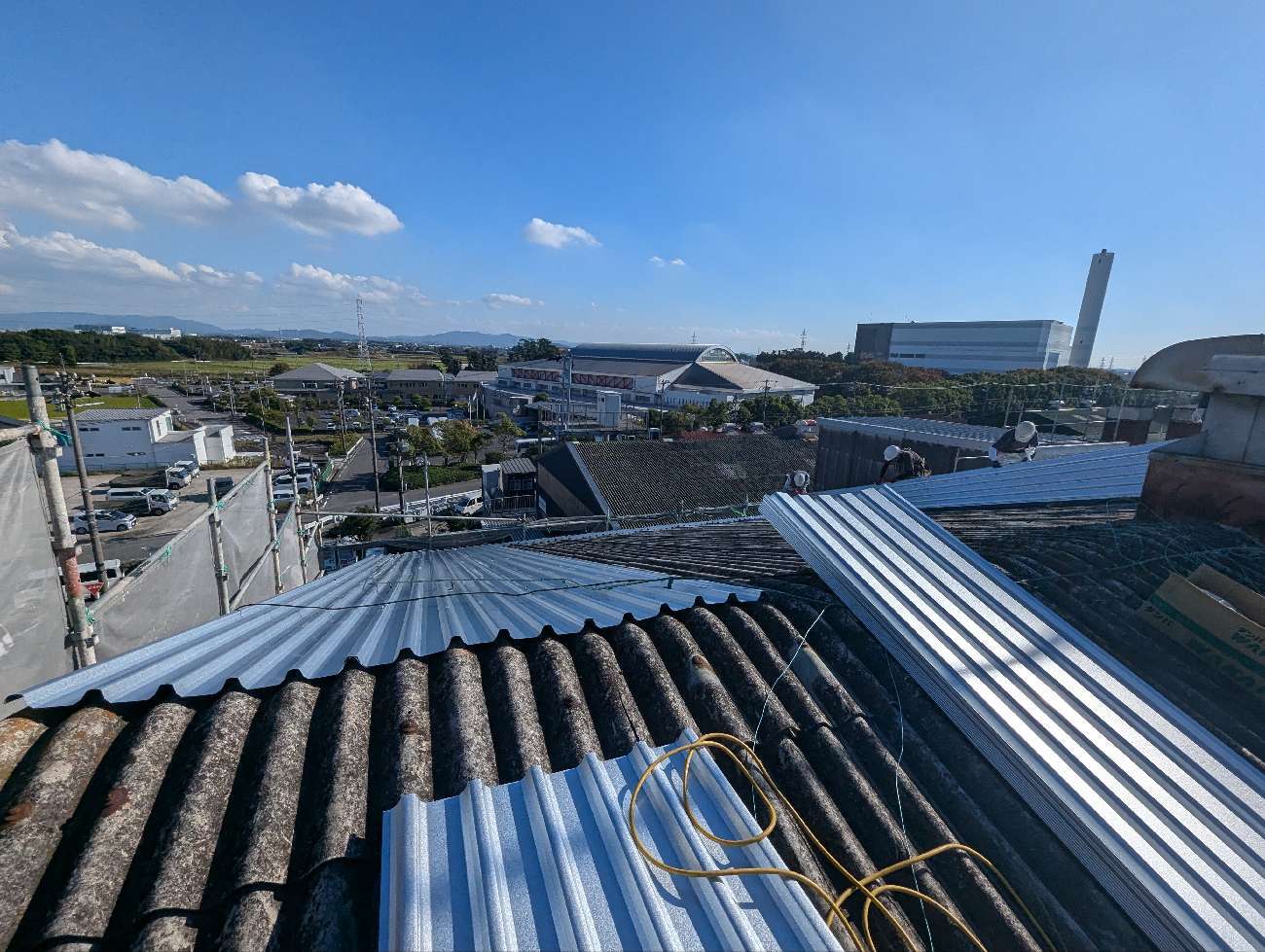 屋根の施工の様子