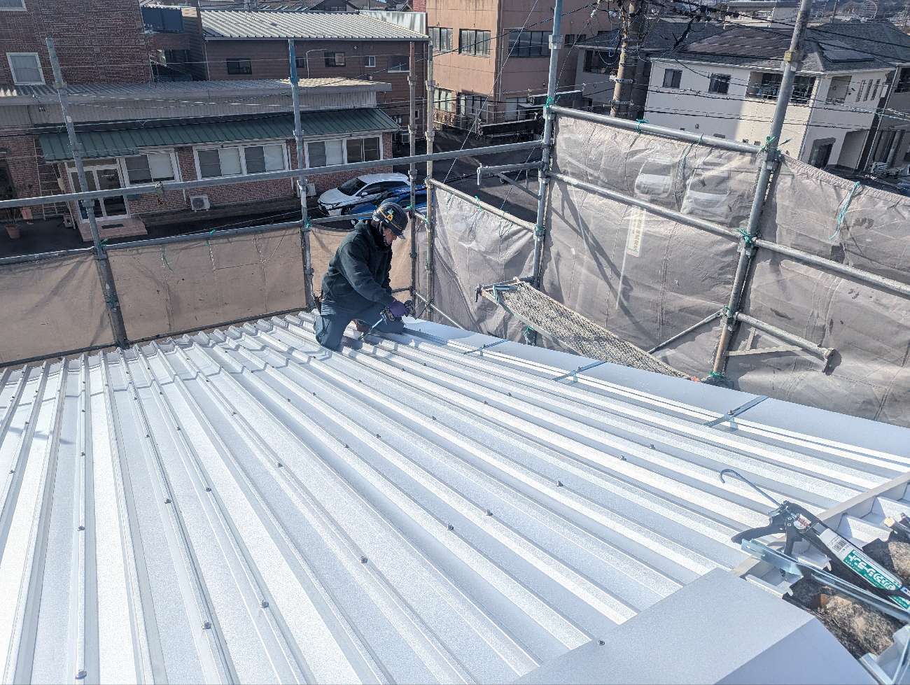 屋根施工の様子