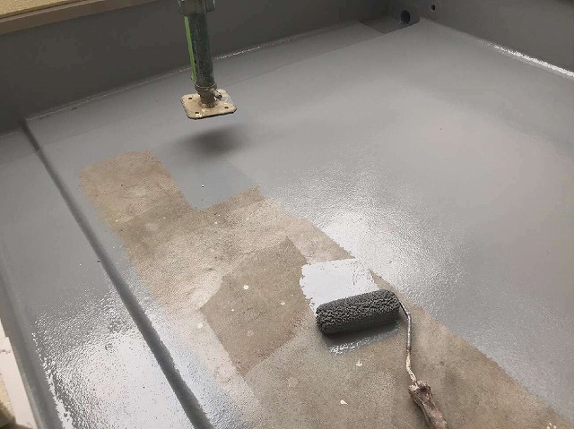 ベランダ防水のトップコート2回の重ね塗り