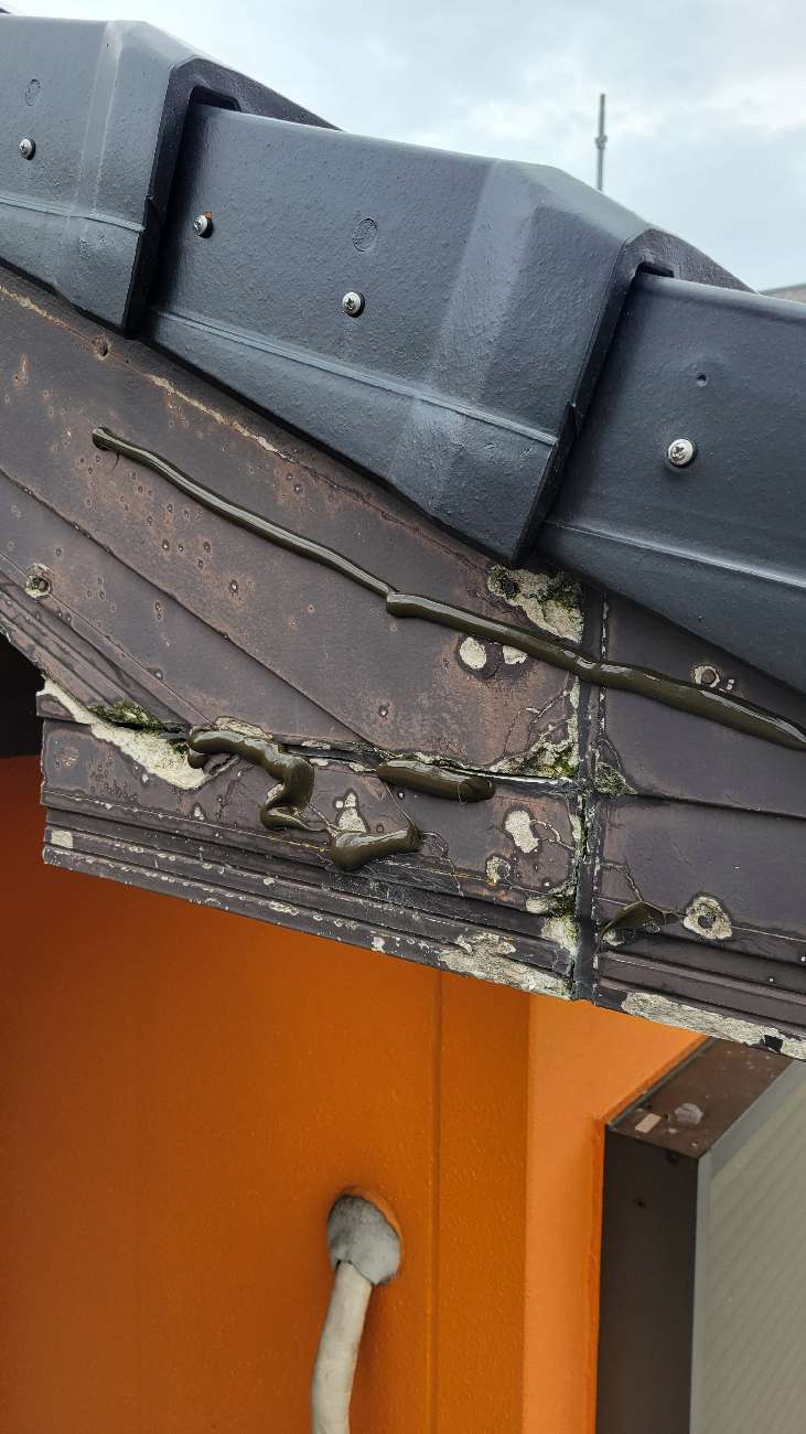 日進市　破風板金の劣化・補修跡確認