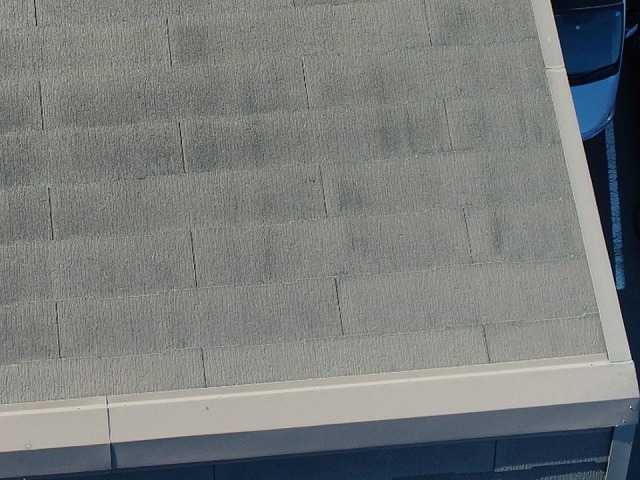 スレート屋根の棟やケラバの板金役物の劣化状況