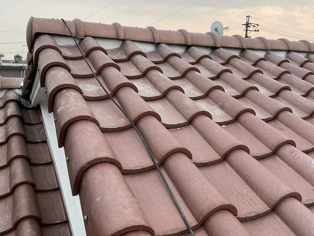 棟瓦取り直し工事が完了して健全な状態に修復した状況