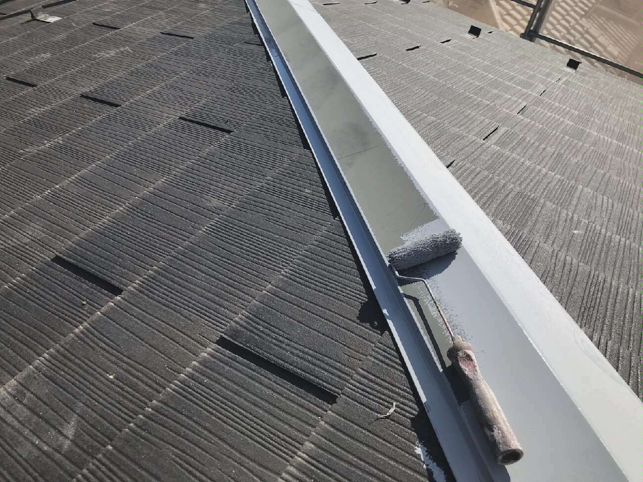 棟板金の下塗り