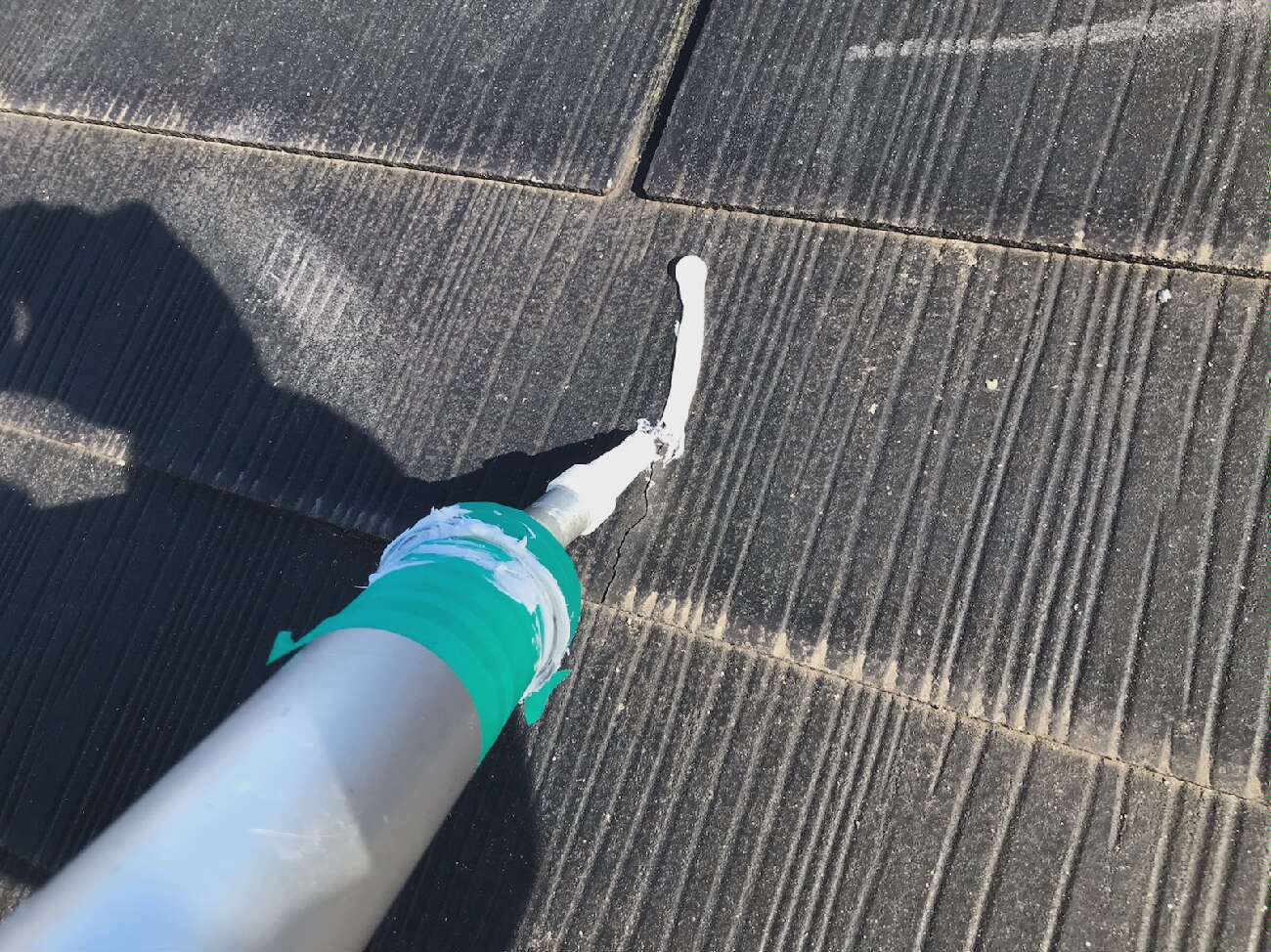 カラーベストのひび割れ補修