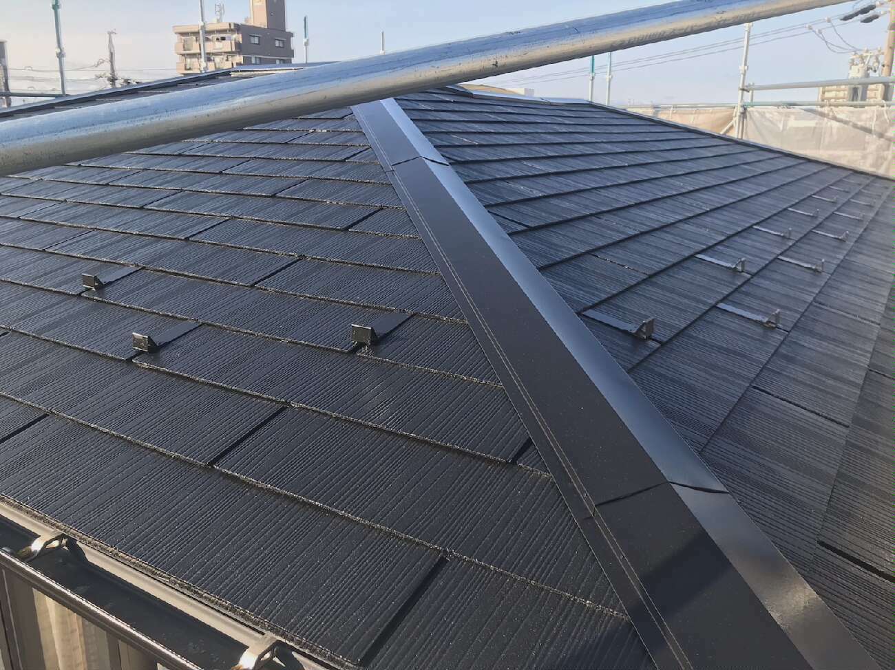 棟板金と雪止めの塗装