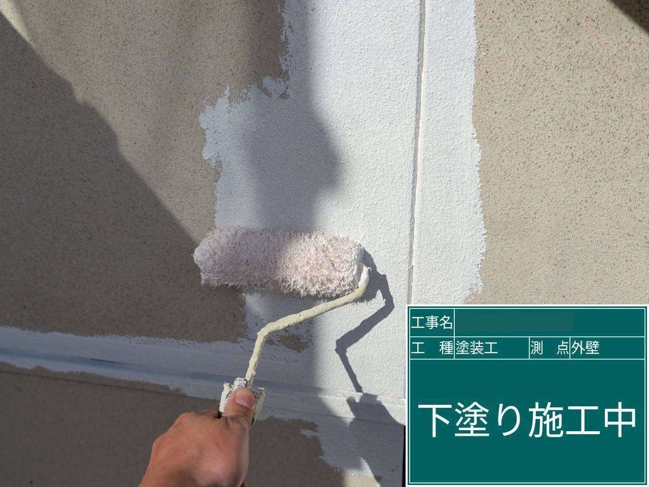 港区 外壁下塗りの様子