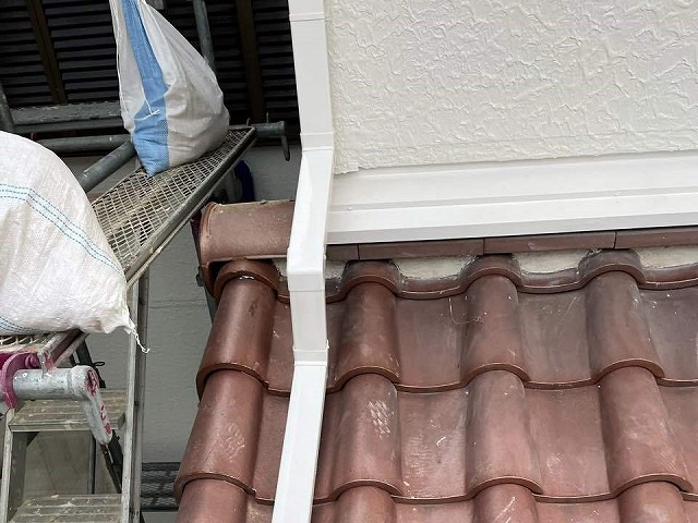 漆喰を詰め直して表面を整えて仕上げた状況