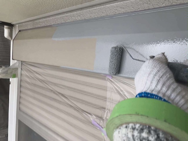 ケレン後にシャッターボックスへ下塗り