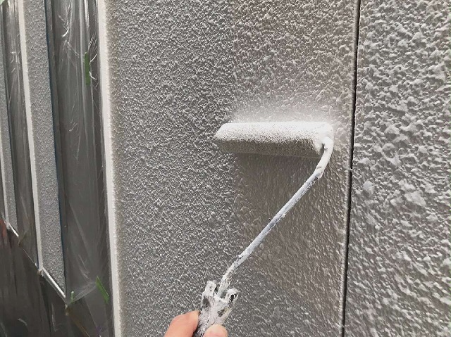 外壁サイディングにシリコン塗料を使った3回塗り工程