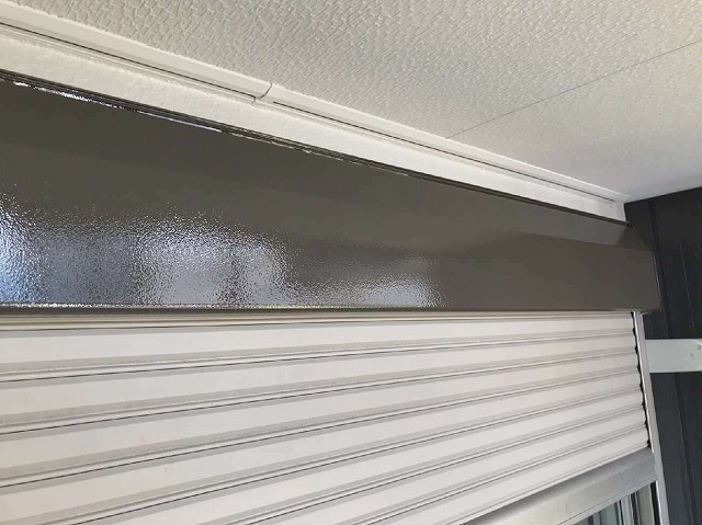 外壁メンテナンスと同時に行ったシャッターボックスへの塗装工事