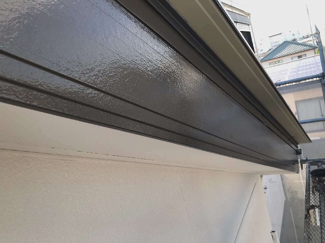 ツヤが美しく仕上がった破風板塗装