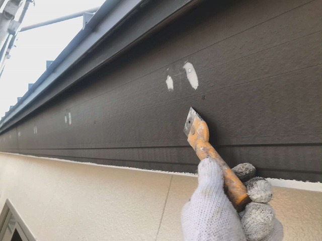 塗装前に行う鼻隠しや破風の釘頭処理