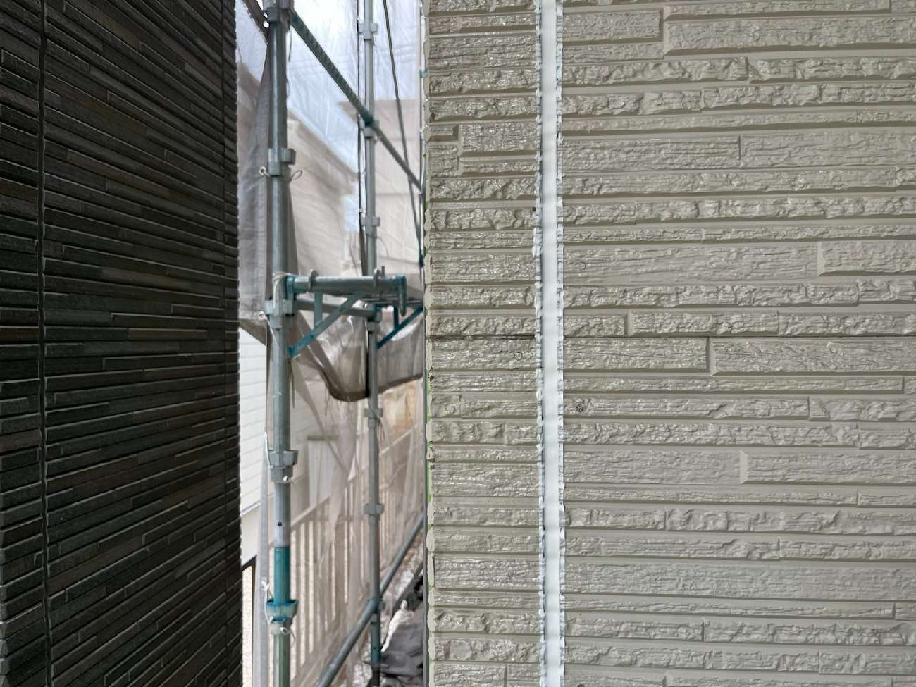 コーキング材の充填