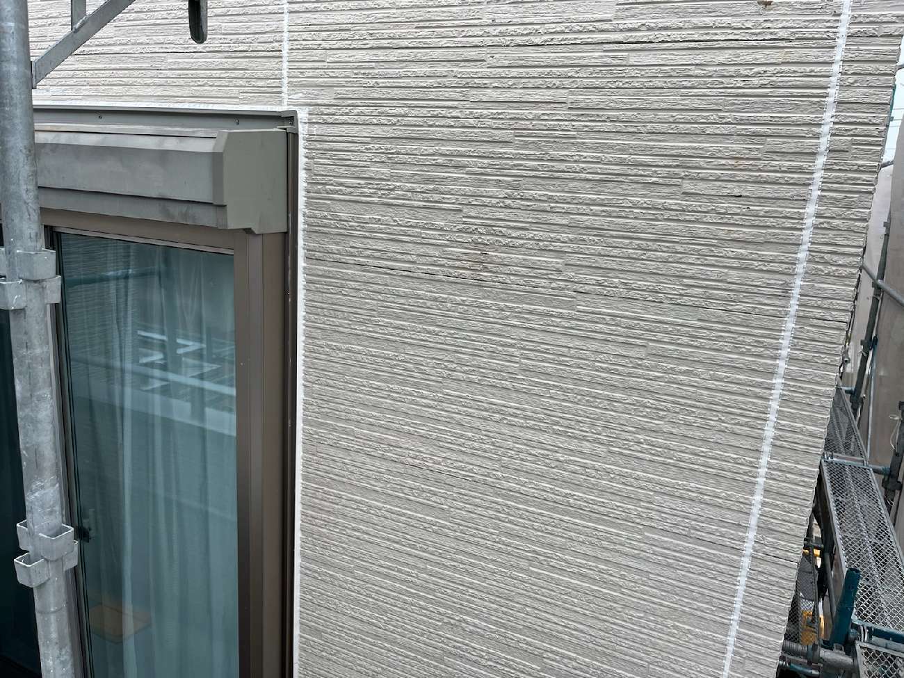 サッシ周りのコーキング