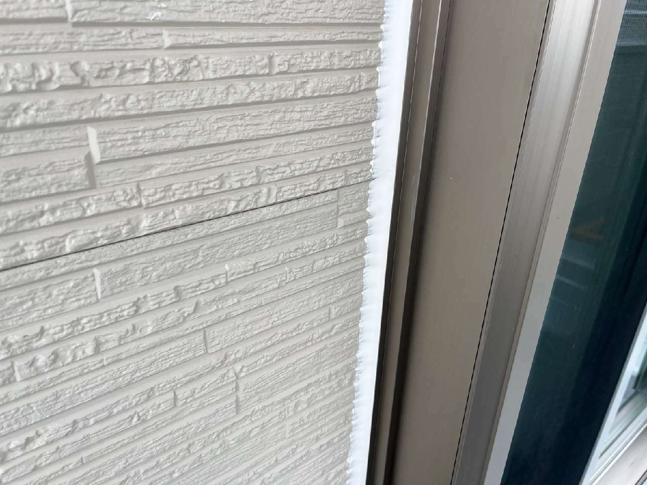 サッシ周りのコーキング