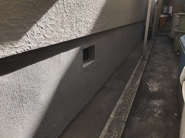 ベースプロテクトで塗装が完了した住宅の基礎巾木