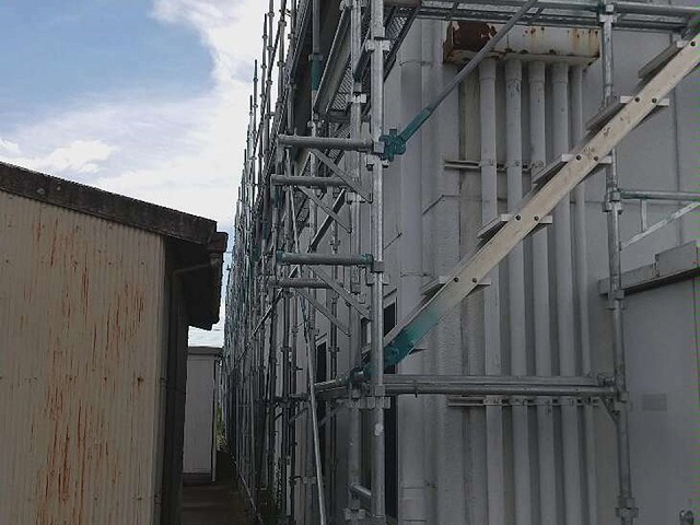 ALC外壁メンテナンスのために設置した足場