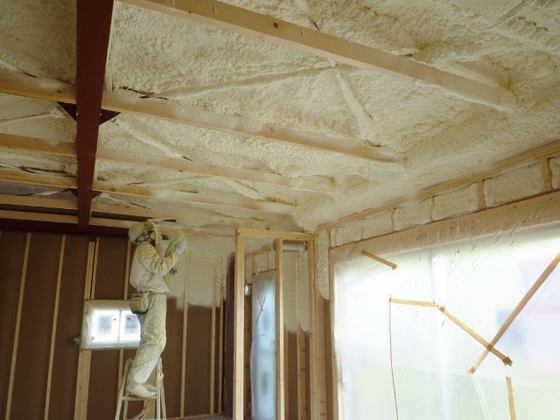 断熱材吹付け