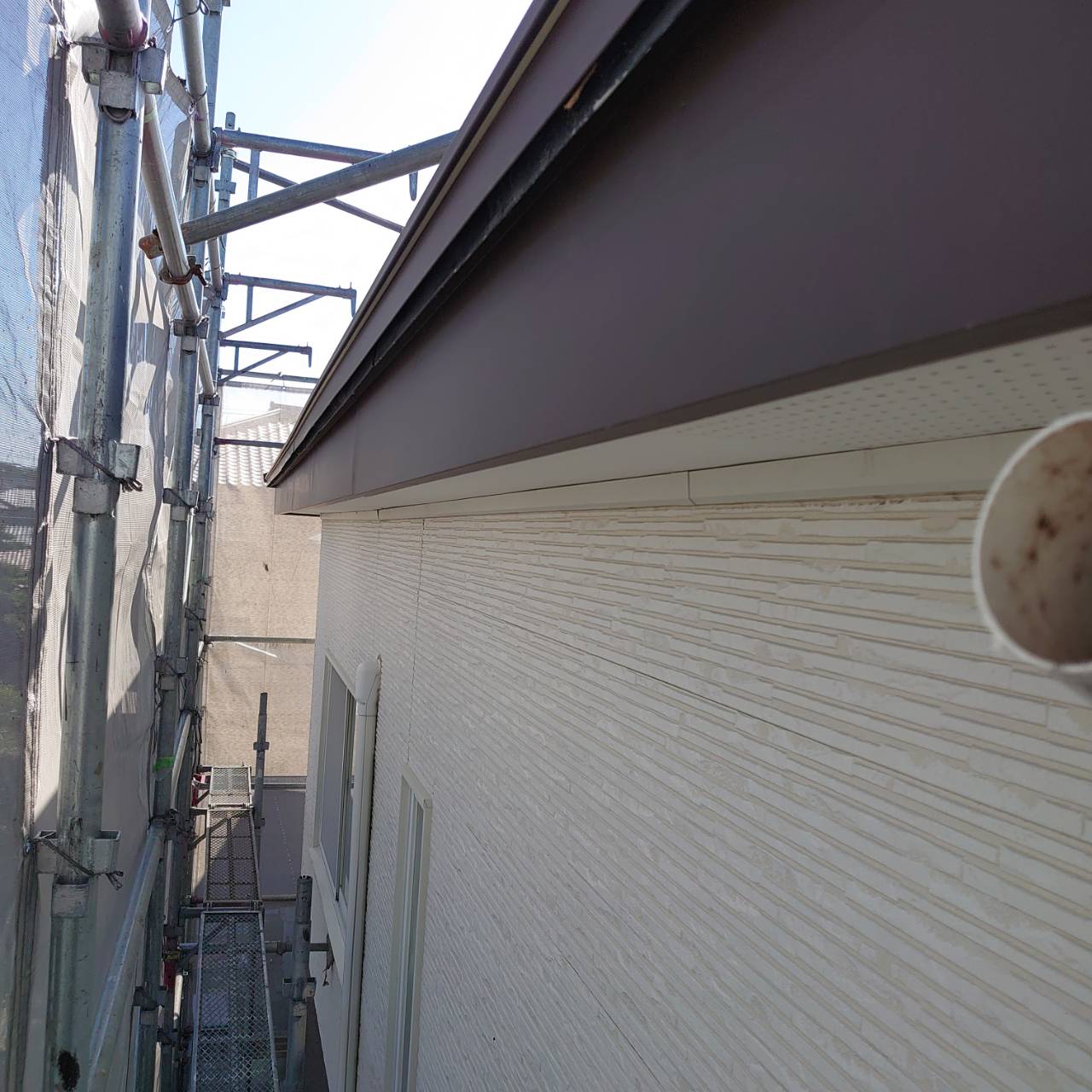 万世町で屋根ガルバリウム鋼板・カバー工法