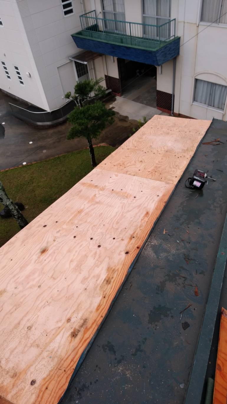 台風で屋根修理・清水区由比