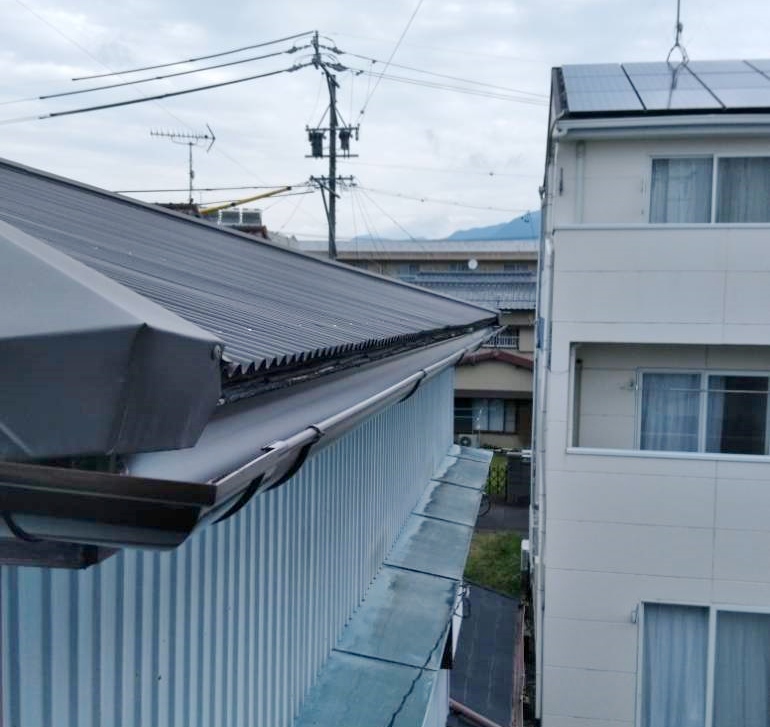 屋根の雨樋破損修理