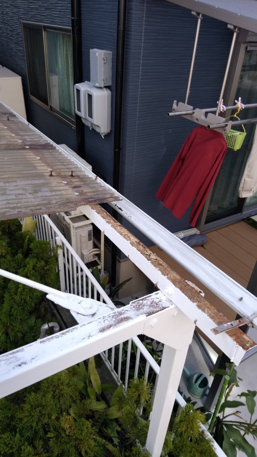 壊れたカーポート屋根です