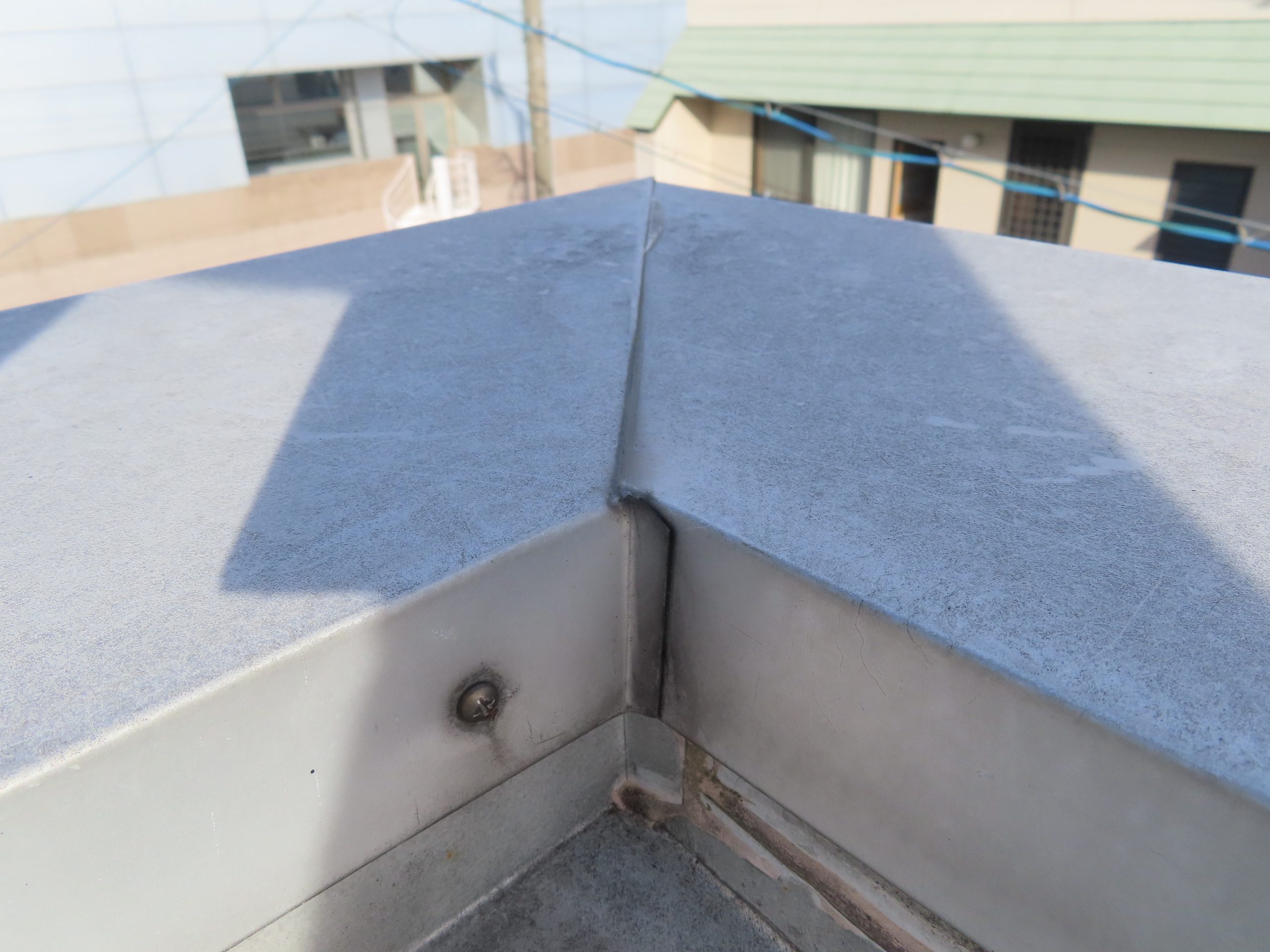 屋根折板の雨漏り修理