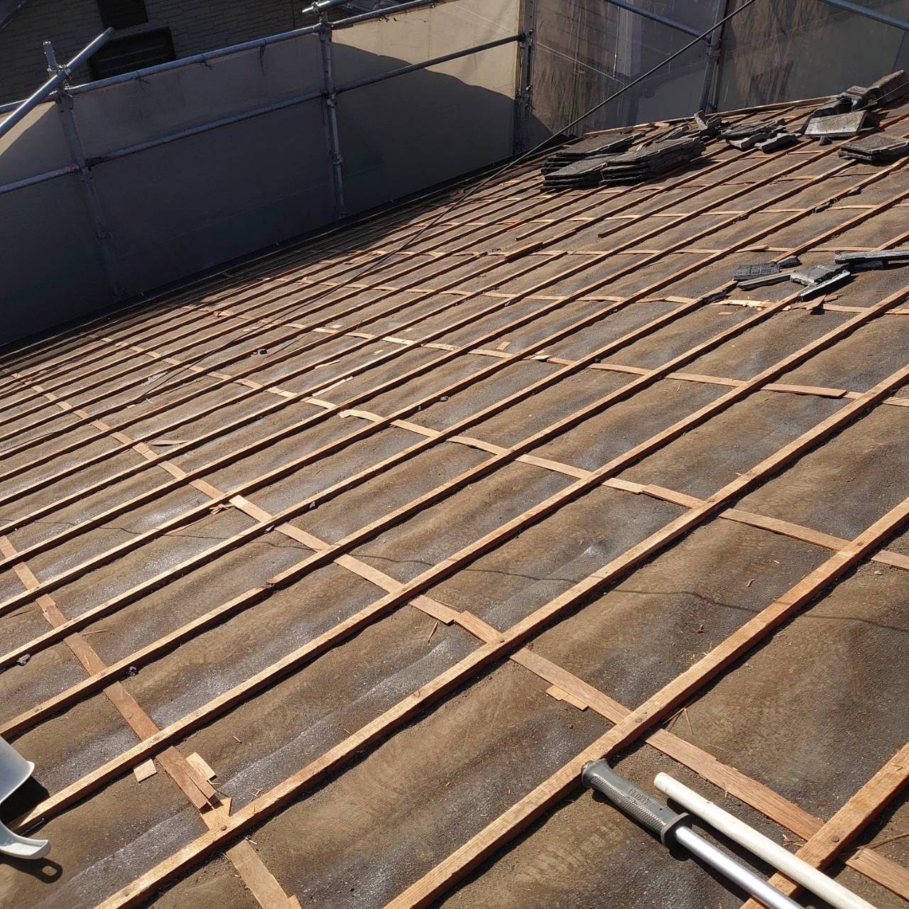 スレート瓦をガルバリウムに葺き替え