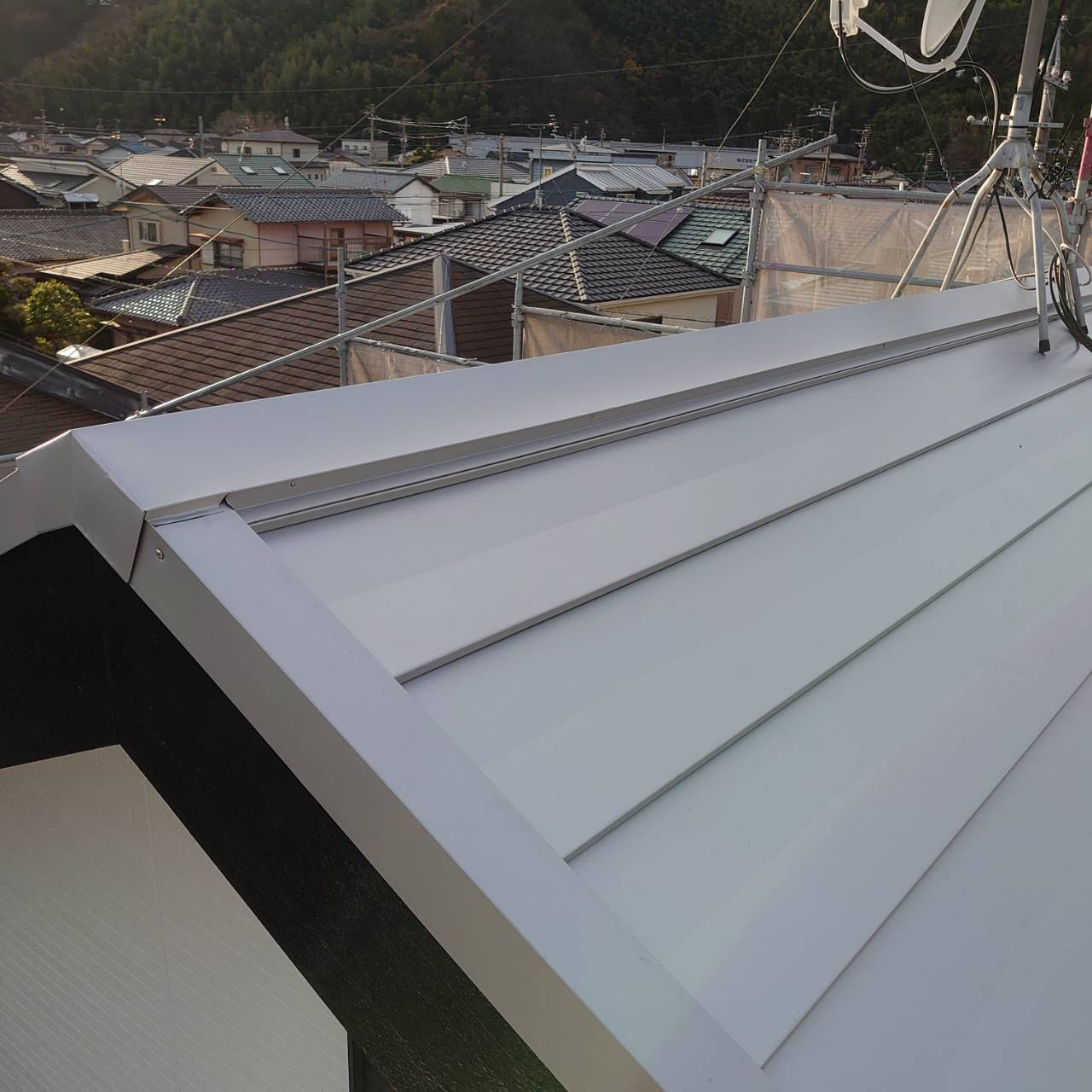 スレート瓦をガルバリウムに葺き替え